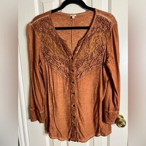 Reba burnt orange long sleeve lace woman’s top size medium